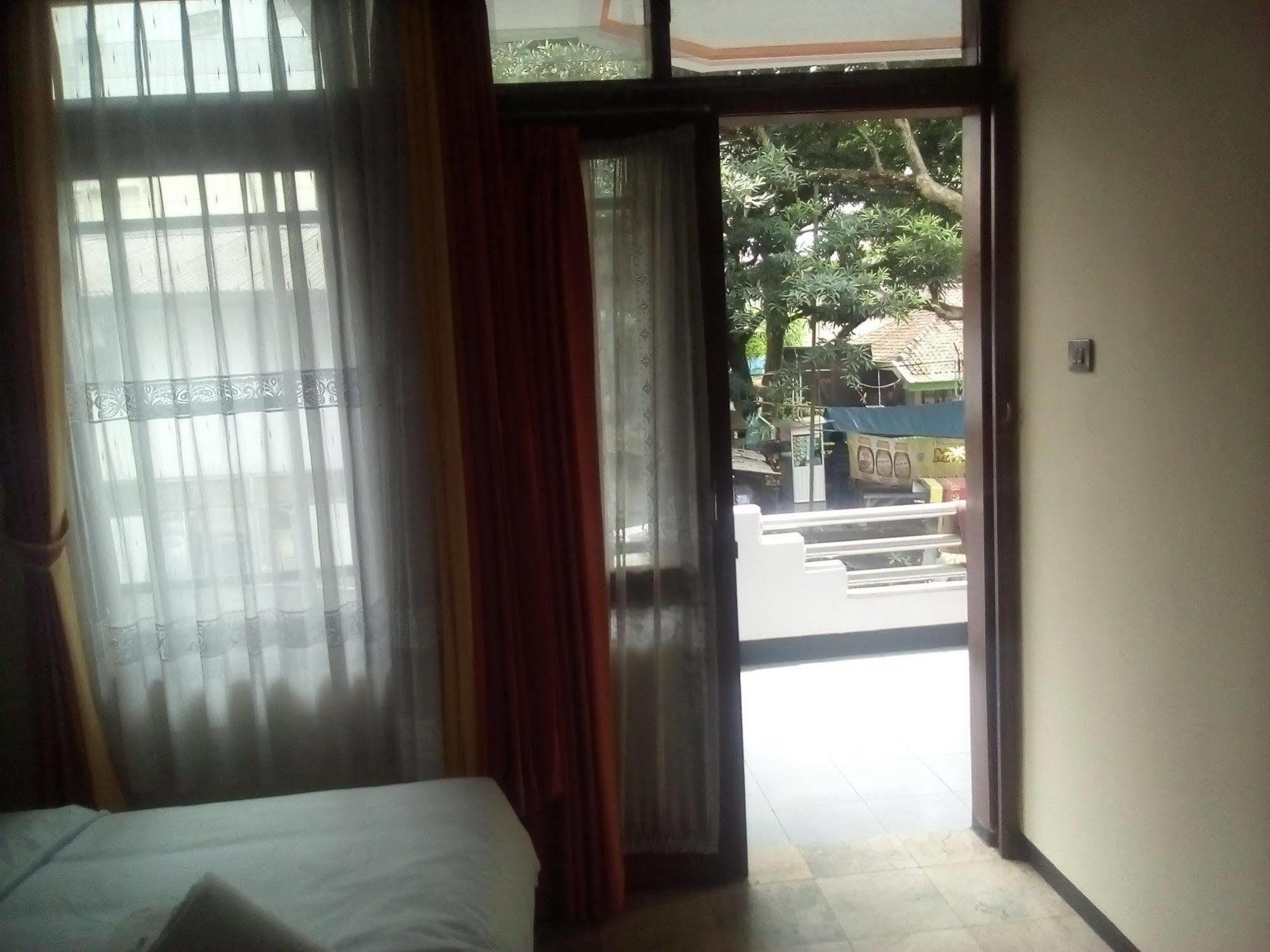 Simply Homy Guest House Pasteur Bandung Eksteriør billede